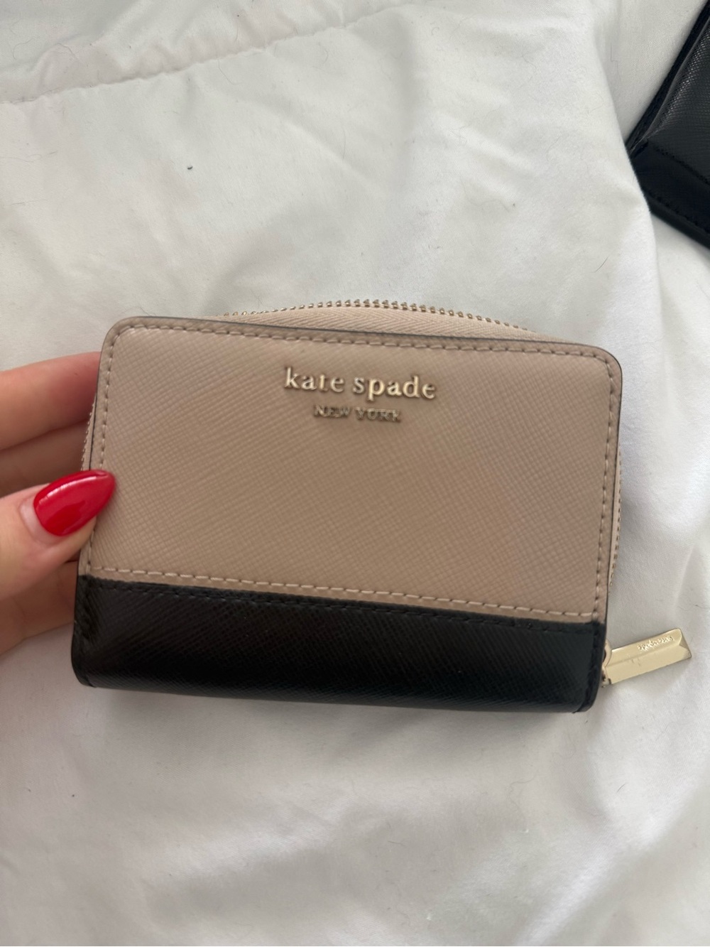 kate spade Two-Tone Beige and Black Zip Card Case
